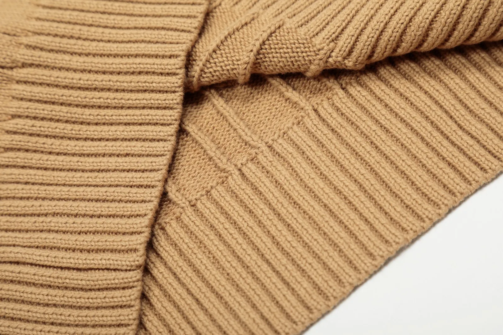 P270 Top quality" Style number: DS822# (not off the shelves all year round) [Ralph Lauren solid color pony embroidered logo lapel twist knitted cardigan] ✅Ralph Lauren Ralph Lauren classic basic versatile lapel knitted cardigan jacket ✅Main supply platform live broadcast Wholesale entity Replacement when out of stock Not off the shelf ✅ZP quality 1:1 version Scan the code to enter the GF website Counter quality ✅Detailed quality is the only one in Guangzhou Imported quality cotton yarn, focusing on high-end, cost-effective, good quality needless to say ✅The version is restored to the original order, the maximum size can be worn up to 160 pounds, loose, comfortable and stress-free ✅The upper body is simple and easy to match, ootd must-have style, good-looking clothes are never picky, a must-have recommendation for couples. Size: S-XL Color: black white gray almond light blue khaki pink burgundy Chinese red navy white label navy red label